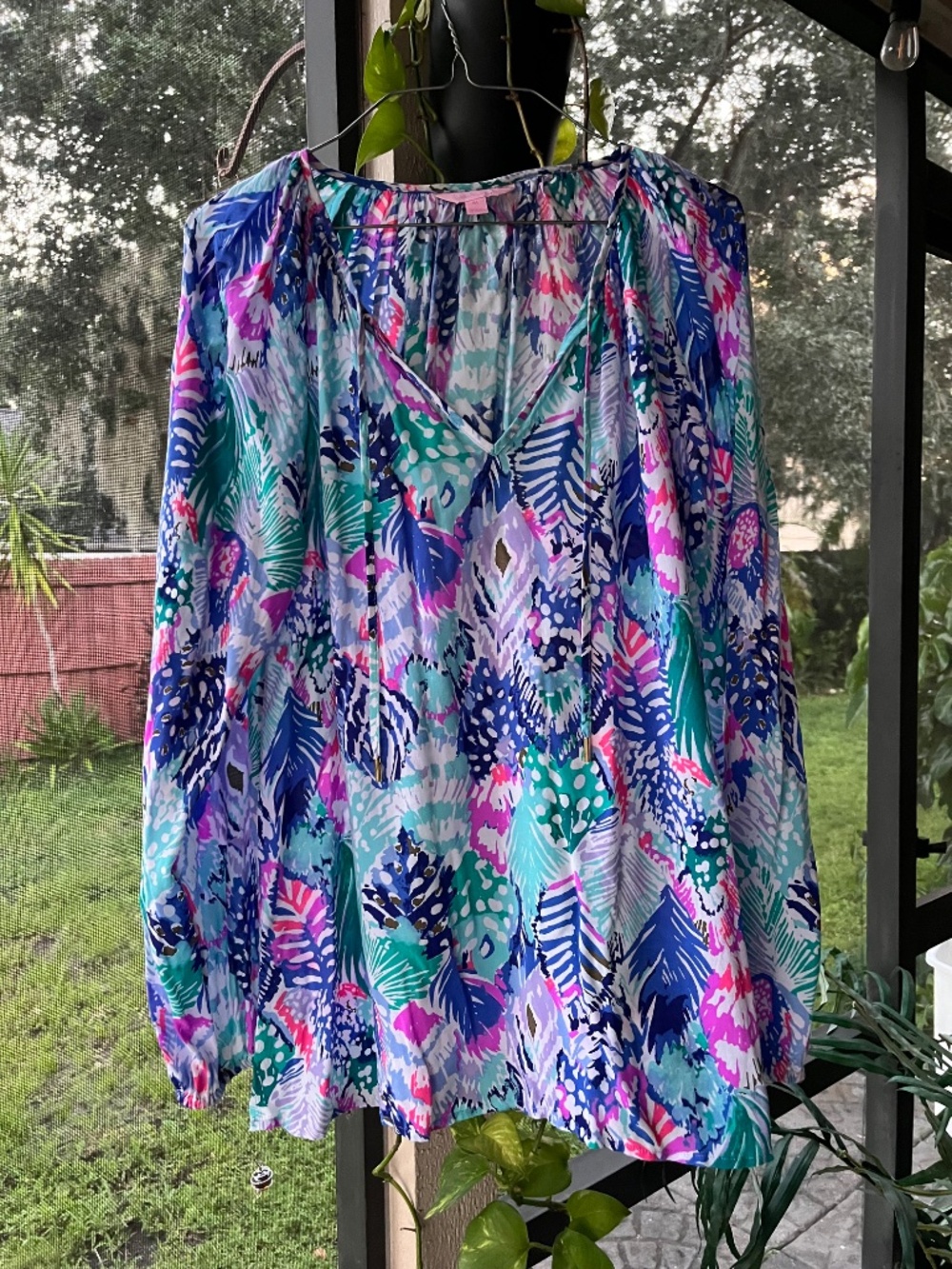Lilly Pulitzer Willa v-neck Villa blouse long sleeve size medium - Picture 2 of 6
